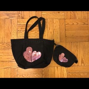 Little hand bag with a pouch in it